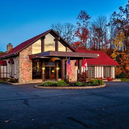 Red Roof Inn & Suites Hazleton Bagian luar foto