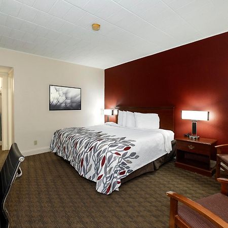 Red Roof Inn & Suites Hazleton Bagian luar foto