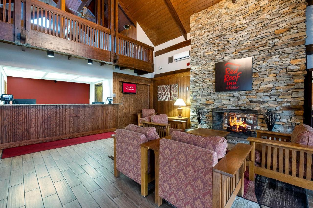 Red Roof Inn & Suites Hazleton Bagian luar foto