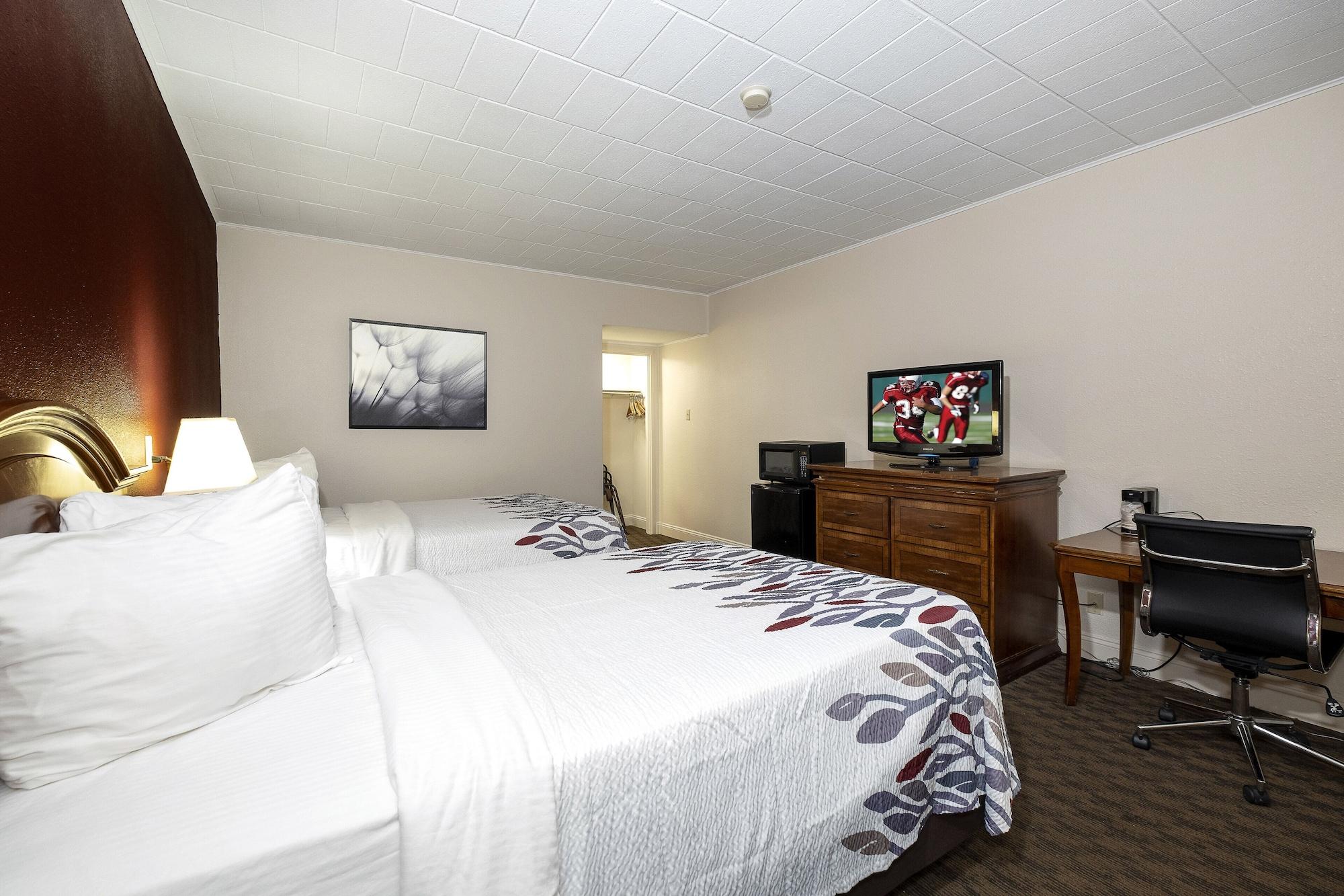 Red Roof Inn & Suites Hazleton Bagian luar foto