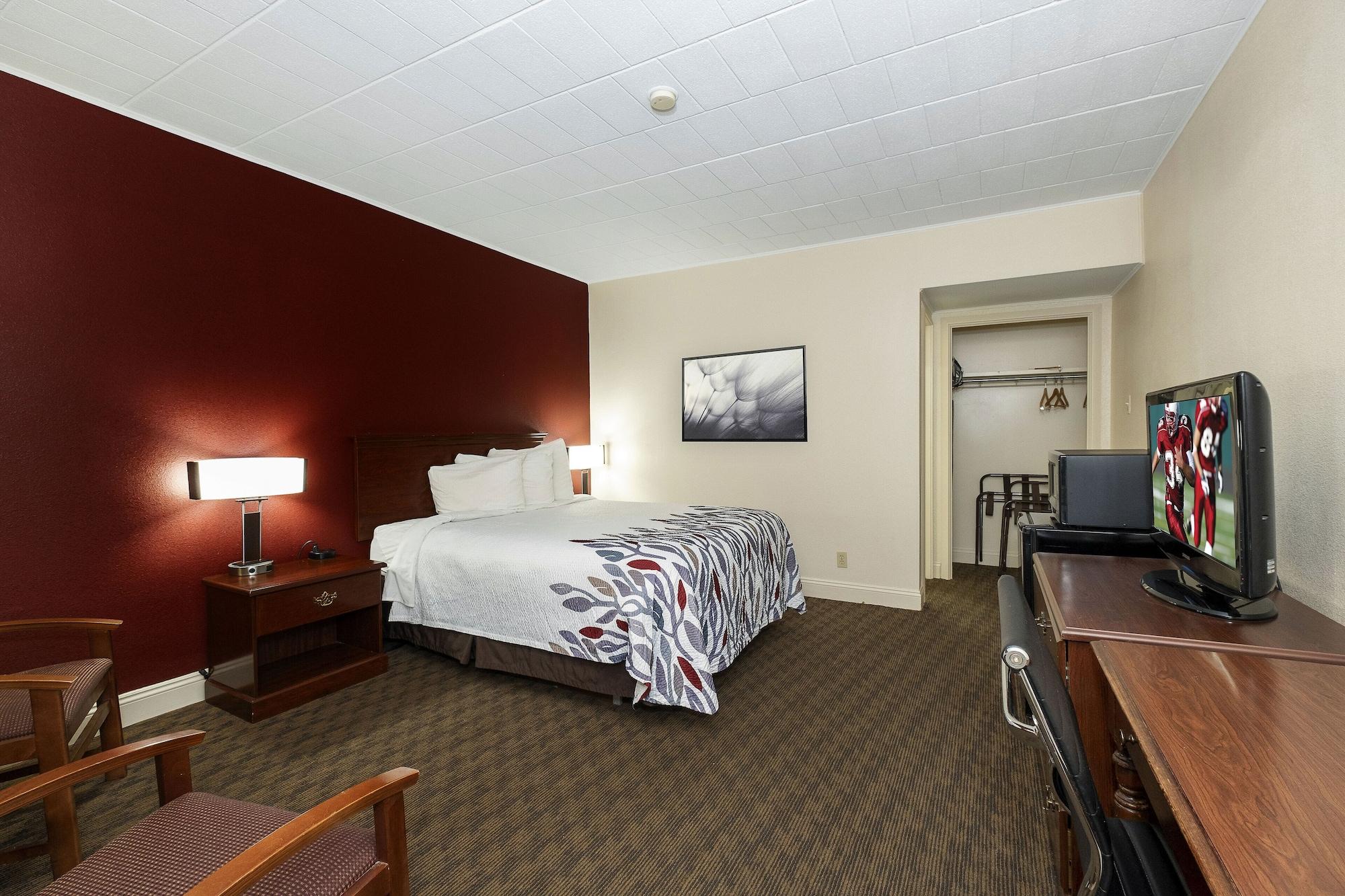 Red Roof Inn & Suites Hazleton Bagian luar foto