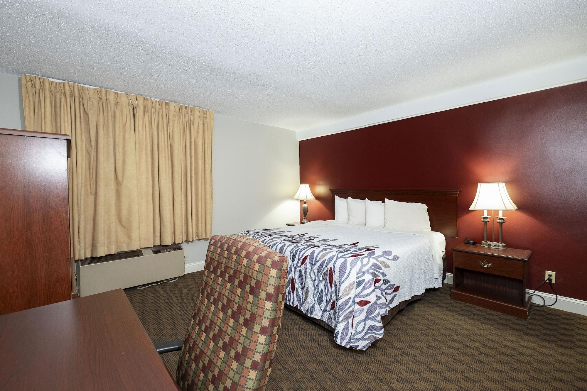 Red Roof Inn & Suites Hazleton Bagian luar foto