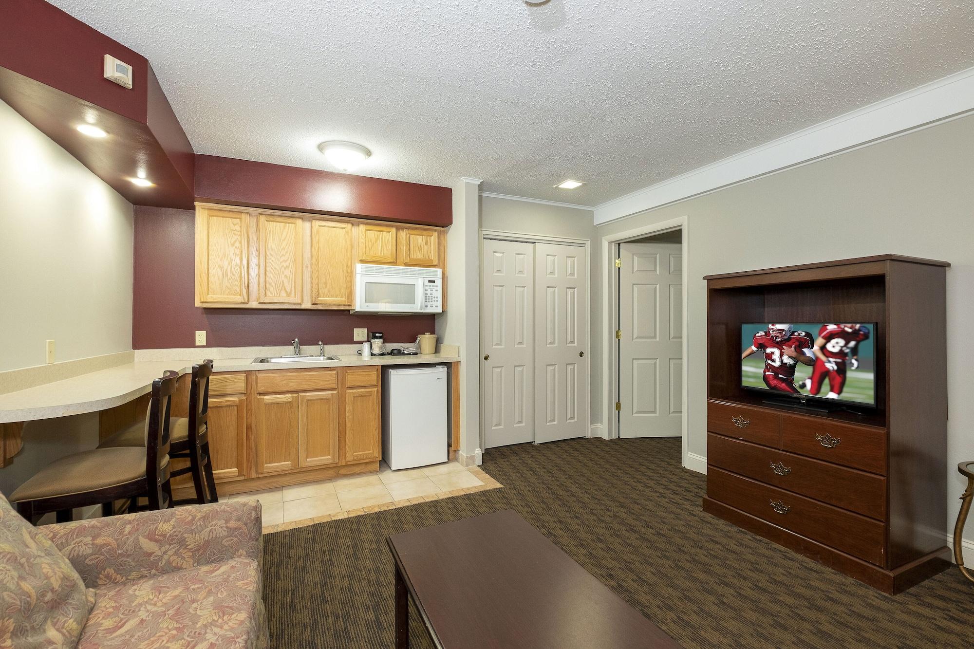 Red Roof Inn & Suites Hazleton Bagian luar foto