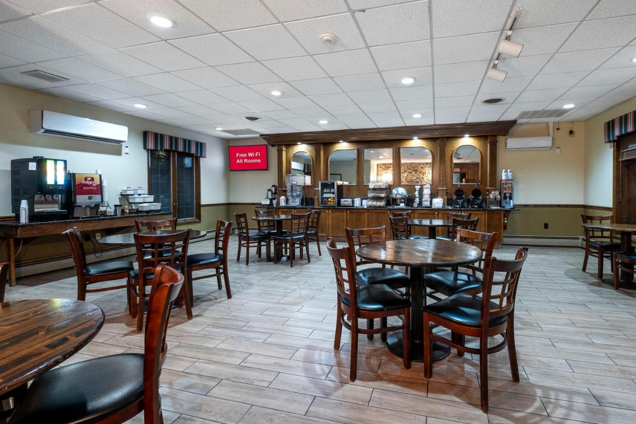 Red Roof Inn & Suites Hazleton Bagian luar foto