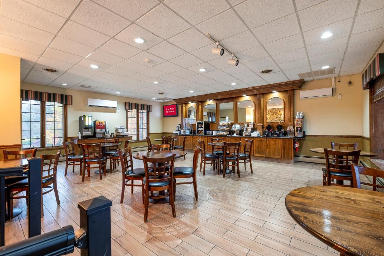Red Roof Inn & Suites Hazleton Bagian luar foto
