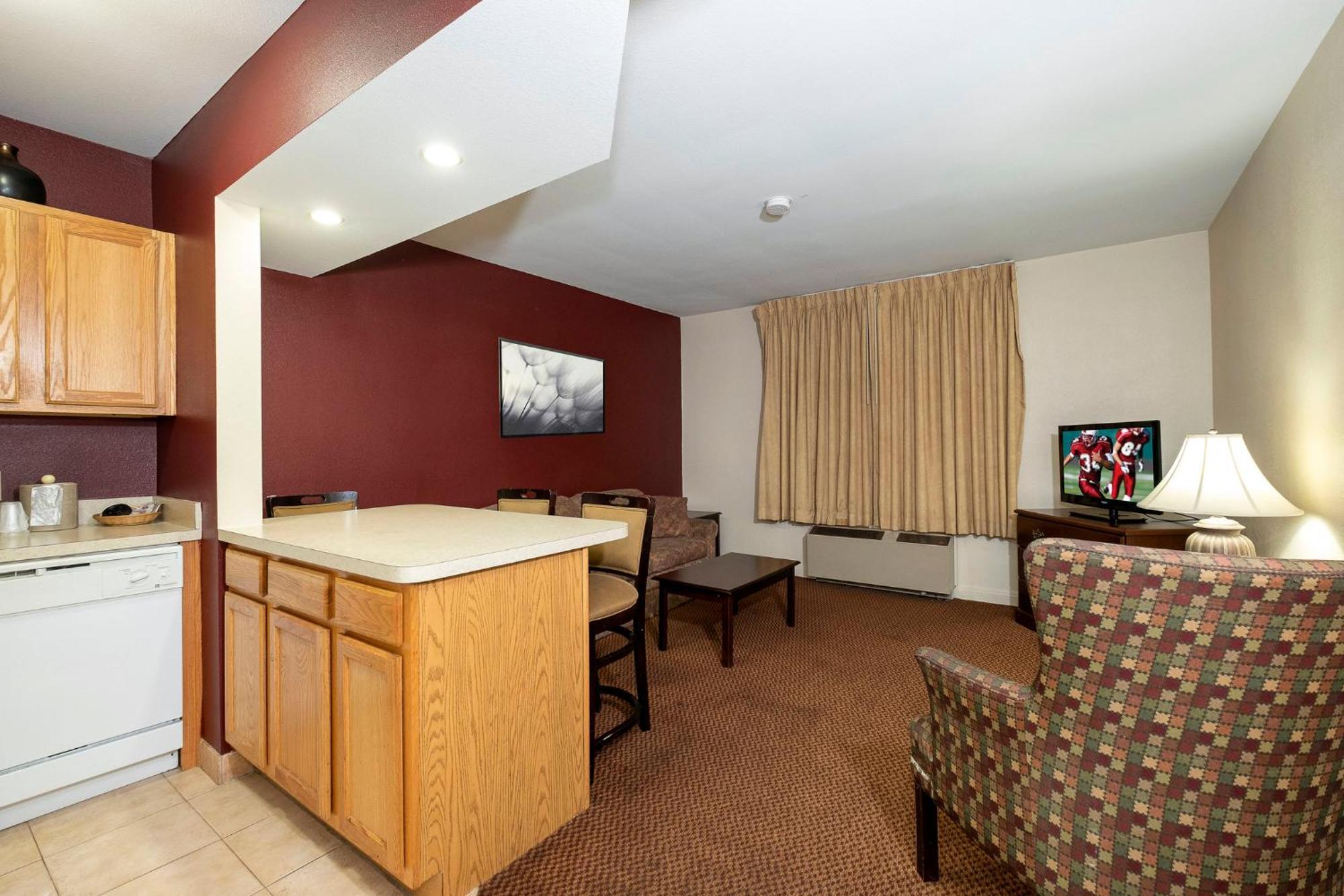 Red Roof Inn & Suites Hazleton Bagian luar foto