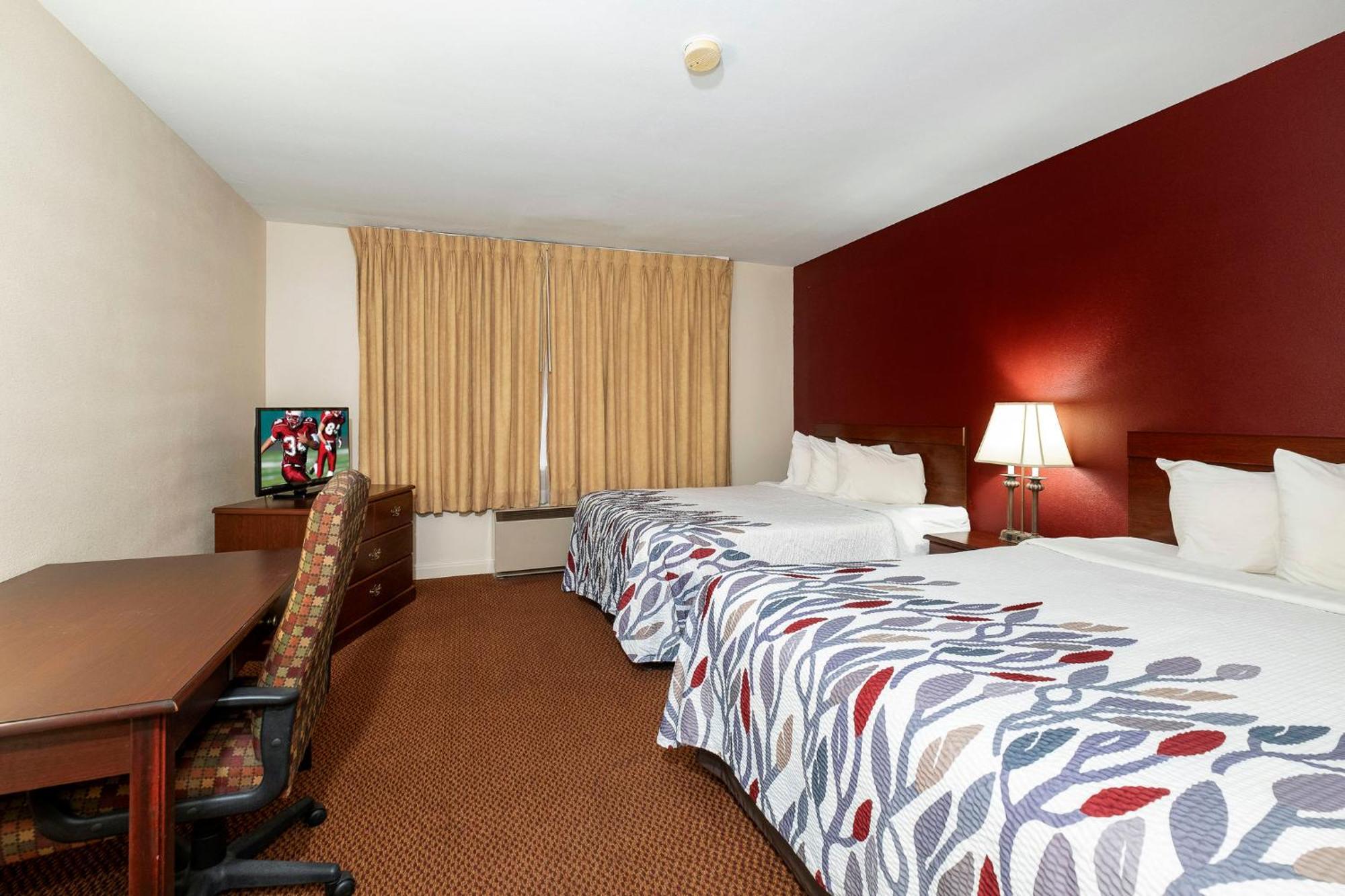 Red Roof Inn & Suites Hazleton Bagian luar foto