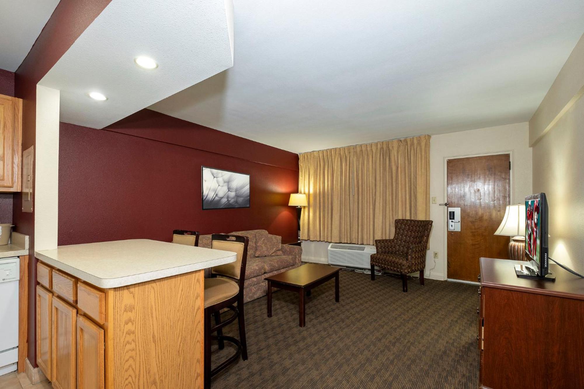 Red Roof Inn & Suites Hazleton Bagian luar foto