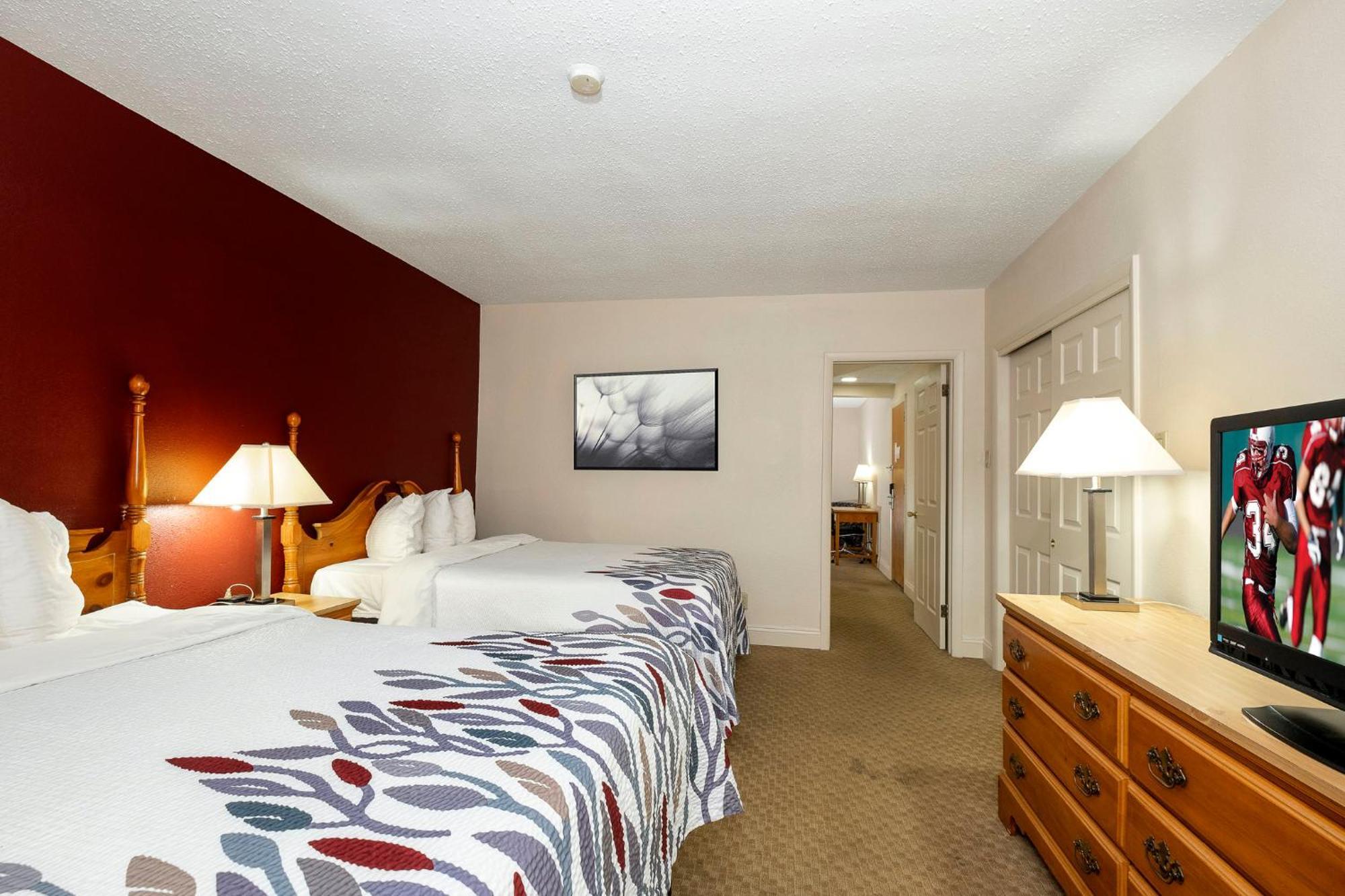 Red Roof Inn & Suites Hazleton Bagian luar foto