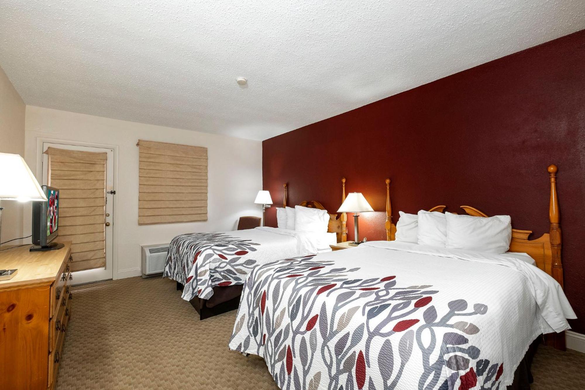 Red Roof Inn & Suites Hazleton Bagian luar foto