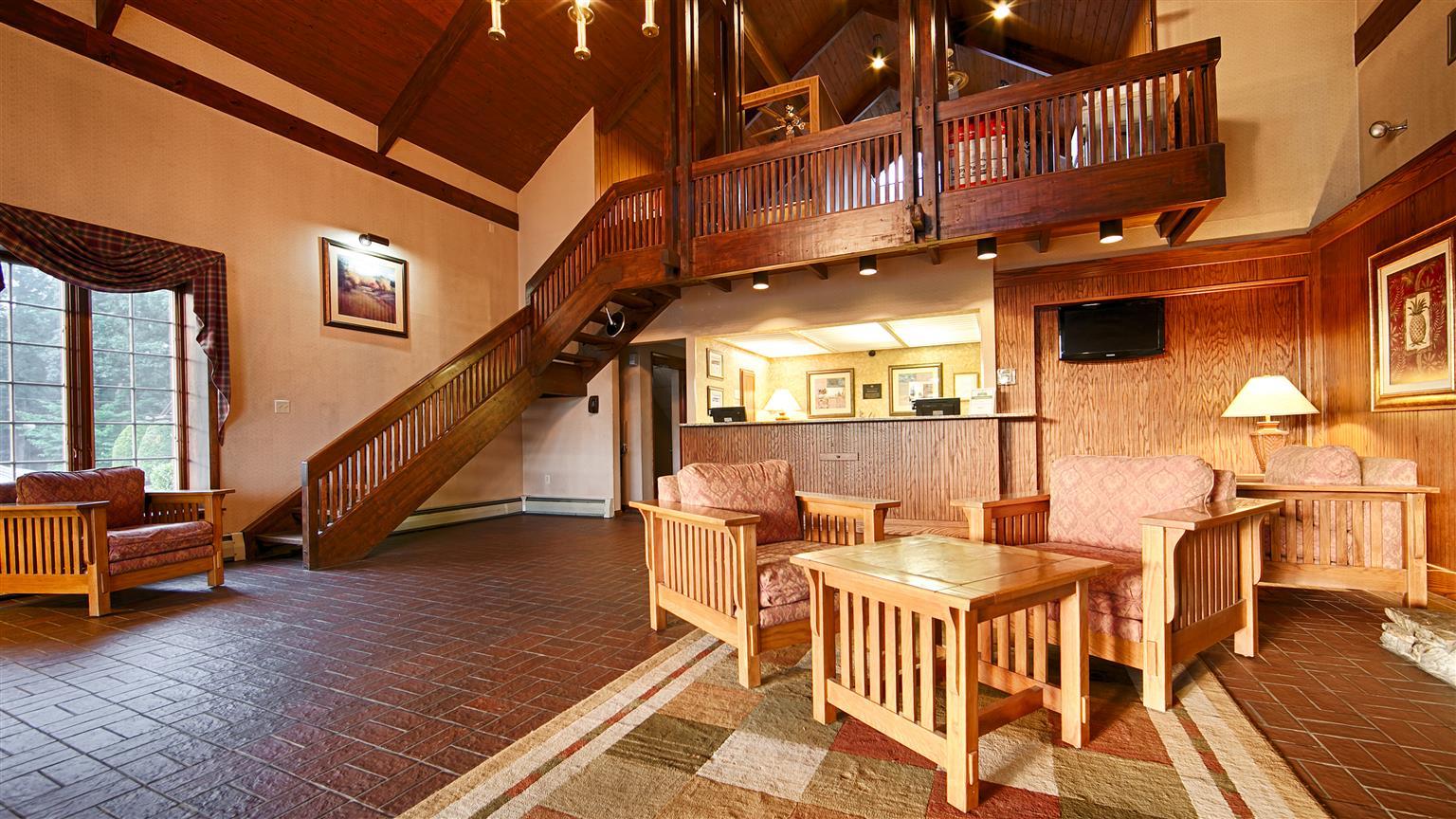 Red Roof Inn & Suites Hazleton Bagian luar foto