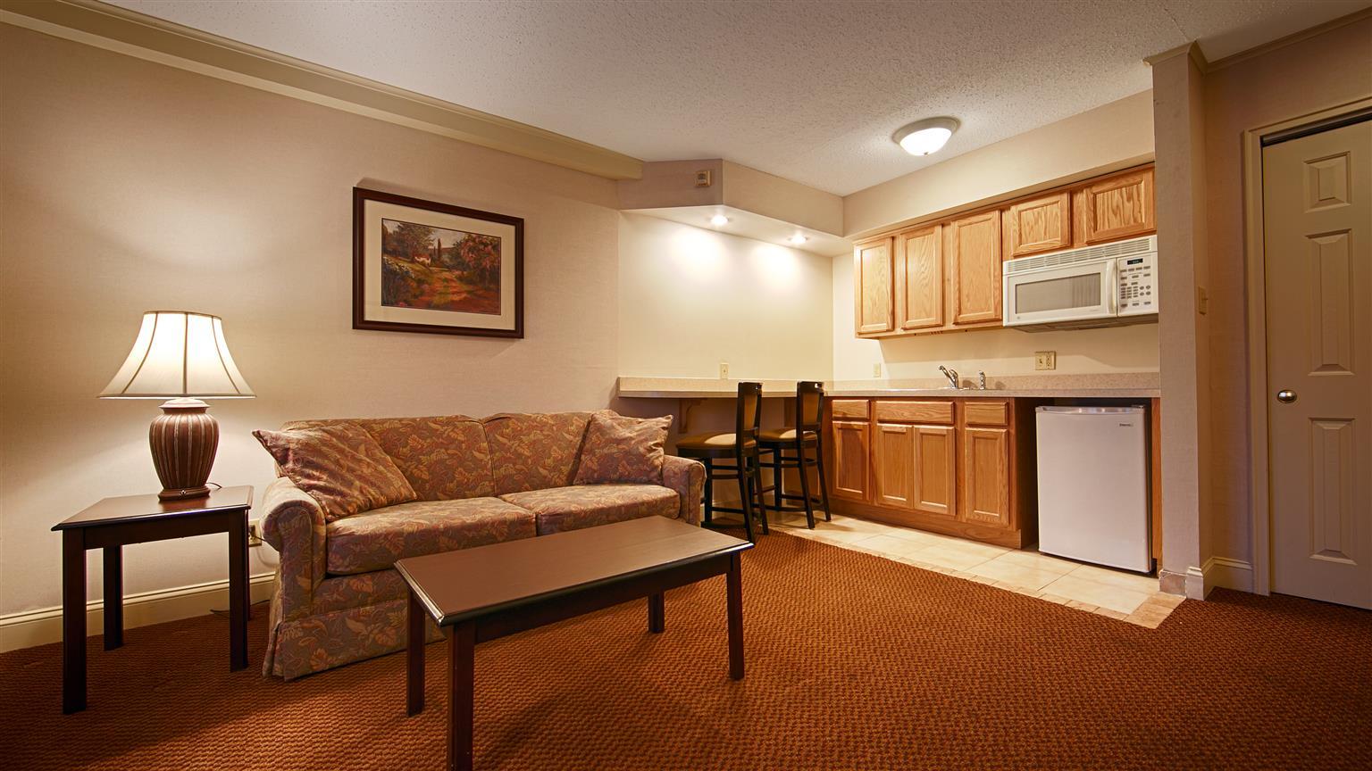 Red Roof Inn & Suites Hazleton Bagian luar foto